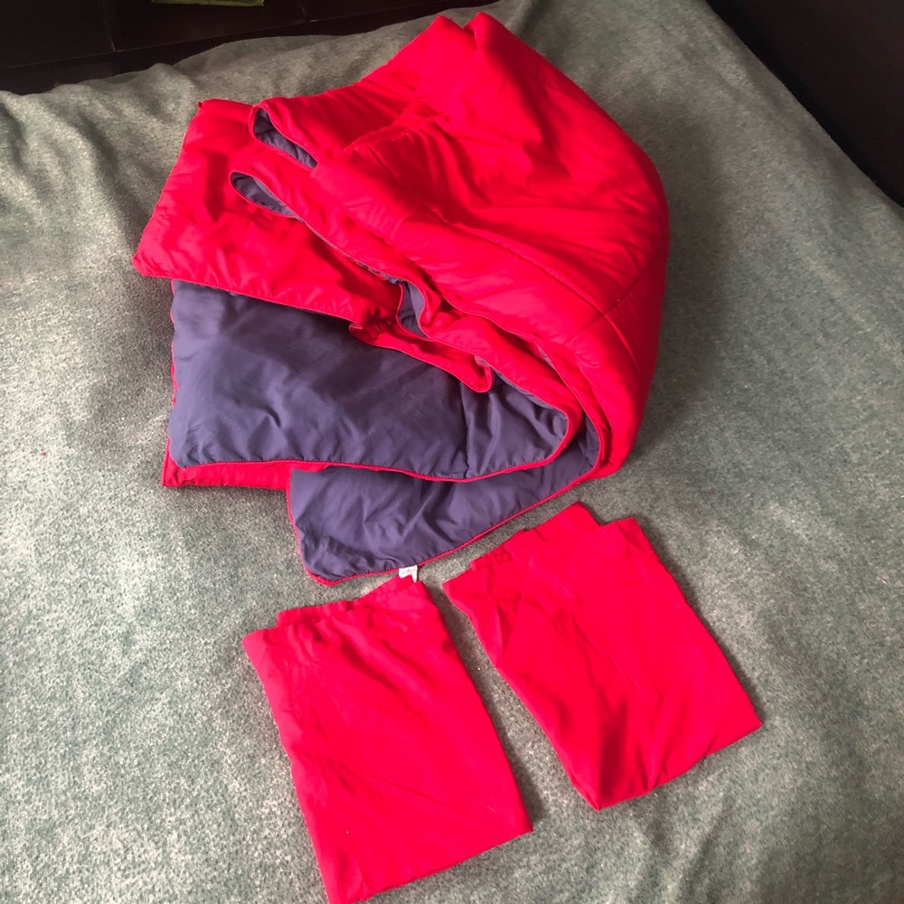 Full Blue and Red Reversible Comforter with 2 Pillowcases